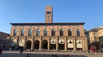 Piazza Maggiore: Palazzo del Podestà