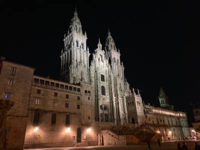 La cathédrale by night